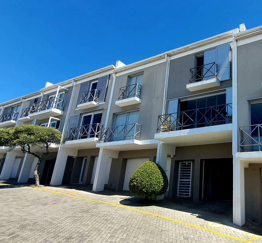 To Let 2 Bedroom Property for Rent in Green Point Western Cape